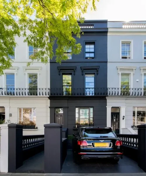 Font-doors-painted-by-professional-exterior-painters-in-London